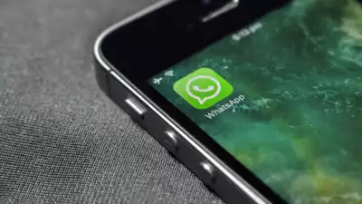 WhatsApp ग्रुप स्कैम से बचें, बैंक अकाउंट रहेगा सुरक्षित!