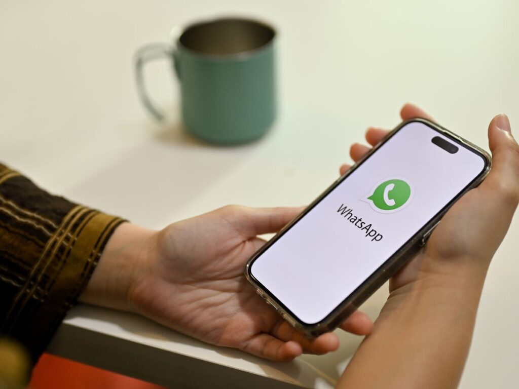 अब आपकी इजाजत के बिना कोई नहीं कर पाएगा WhatsApp ग्रुप में एड, आज ही करें ये सेटिंग